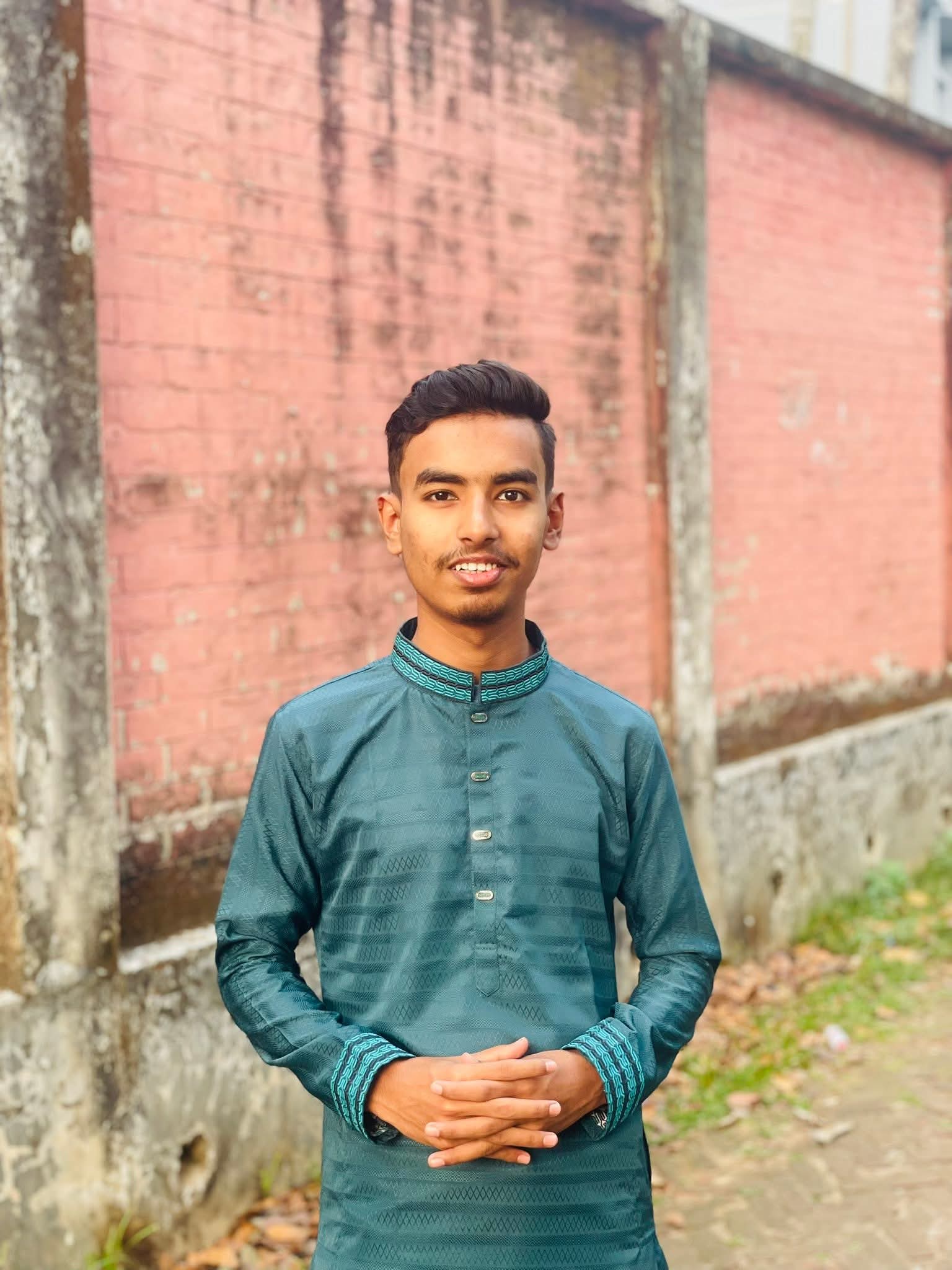ধাওয়া খেয়ে এবার থানায় আশ্রয় নিলেন পুলিশ হত্যা নিয়ে দম্ভোক্তি করা সেই মাহাদী হাসান