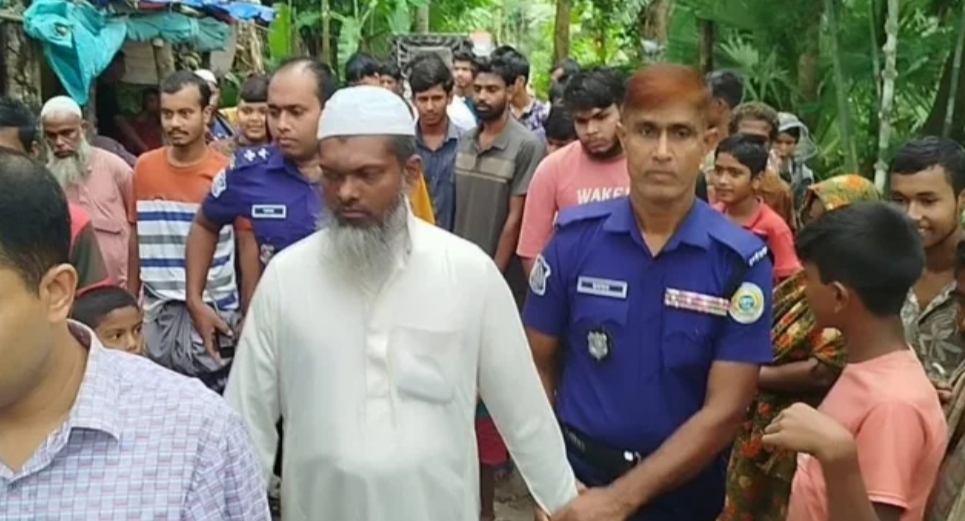 বলাৎকার চেষ্টার কথা কাউকে না বলতে শিশুর হাতে ৫ টাকা দেন মক্তব শিক্ষক