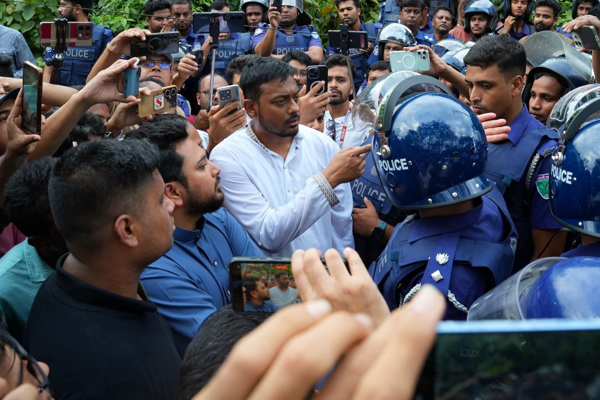 ‘রক্তপাত নয়, উত্তর চাই’ - তারেক রহমানকে উদ্দেশ্য করে পাটওয়ারীর ফেসবুক পোস্ট
