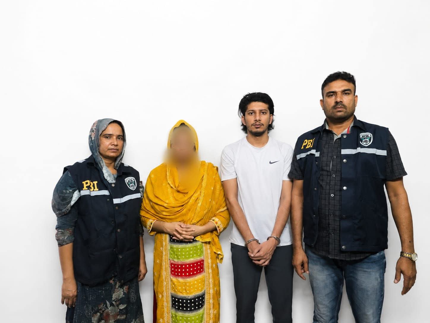 কম্বোডিয়ায় চাকরির প্রতিশ্রুতি, বাস্তবে সাইবার প্রতারণার কারখানা; গ্রেফতার দম্পতি