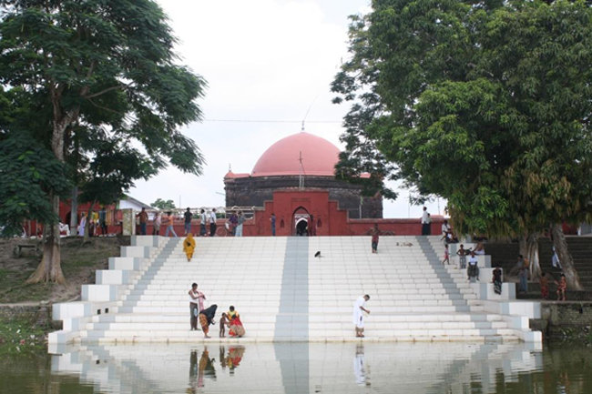 বাগেরহাটের মাজার দীঘিতে কুমিরের আক্রমণে নিখোঁজ শিশু ফাতেমা, তীব্র উৎকণ্ঠা