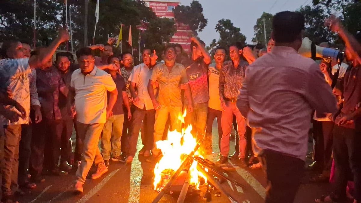 দীপেন দেওয়ানকে ফেরানোর দাবিতে রাঙামাটিতে টানা দ্বিতীয় দিনের অবরোধ