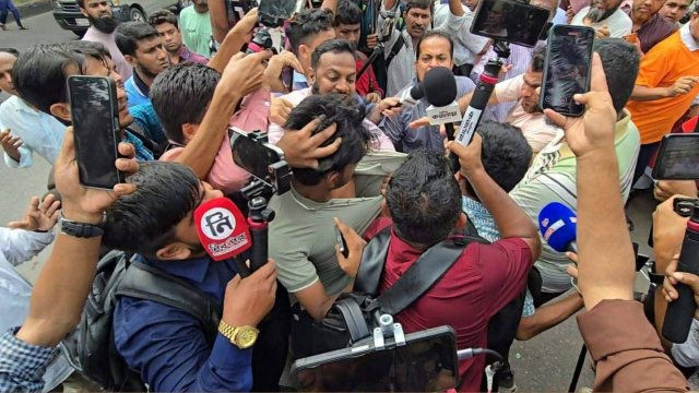 ধানমন্ডি ৩২-এ ‘আওয়ামী লীগের দোসর’ আখ্যা দিয়ে সাংবাদিকের ওপর জামায়াতকর্মীদের হামলা