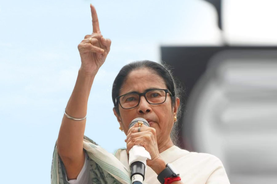 আমি মুখ খুললে বাংলাদেশ উত্তাল হয়ে যাবে, হাদি হত্যা প্রসঙ্গে বিষ্ফোরক মন্তব্য মমতার