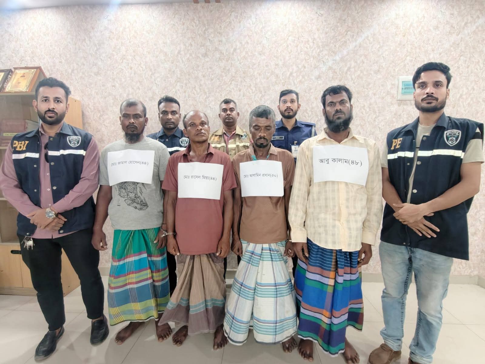 মুন্সিগঞ্জে ২৪ ঘণ্টায় রহস্য উদঘাটন: ধর্ষণের পর পাজামায় শ্বাসরোধ, নদীতে ফেলে হত্যা, গ্রেফতার ৪