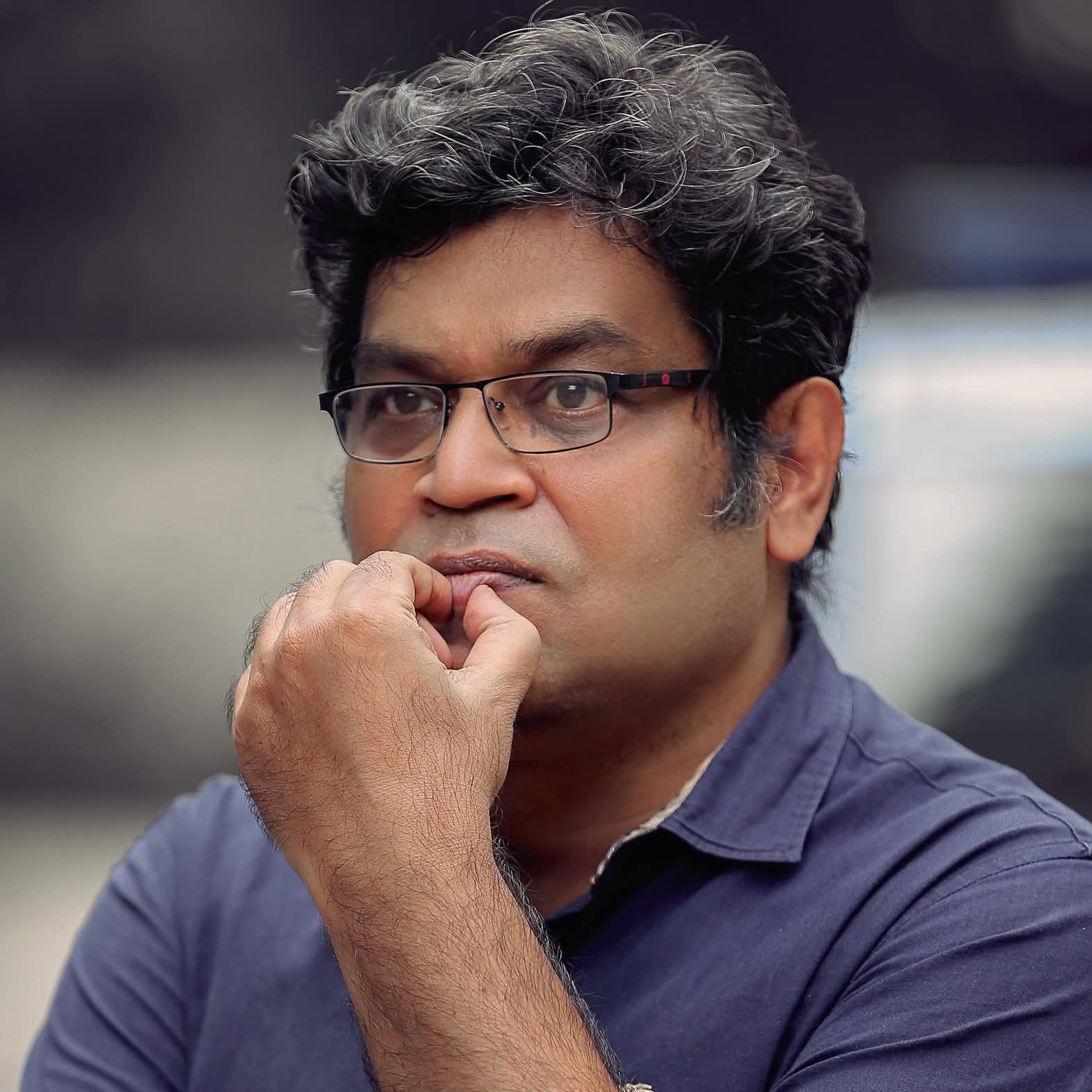 ফেসবুক পোস্ট ঘিরে বিতর্ক: পরিচালক শিহাব শাহীনকে নিয়ে আলোচনা