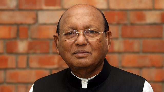 ছাত্রদল- যুবদলের বাধার মুখেও ভোলায় তোফায়েল আহমেদের জানাজা সম্পন্ন।